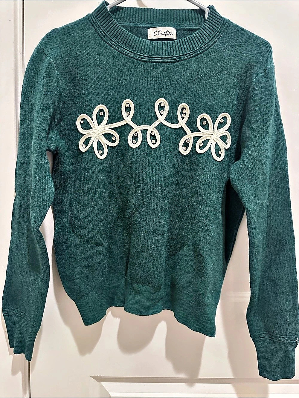 C Outfits Embroidered Crew Neck Sweater in Green